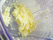 Selbstgemachte Butter - die Buttermasse