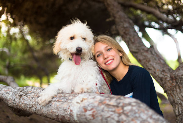 Frau mit Hund© luismolinero - stock.adobe.com